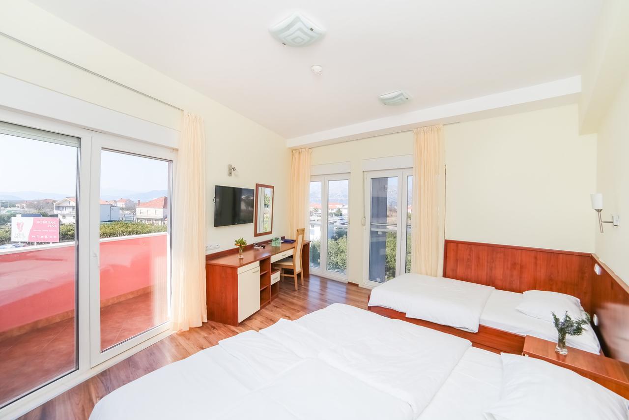 Hotel Merlot Opuzen  Экстерьер фото