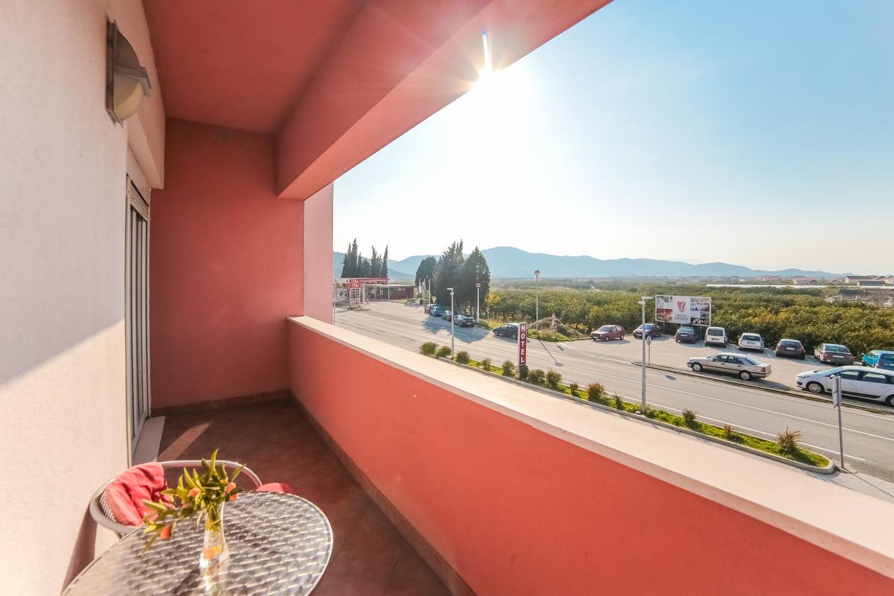 Hotel Merlot Opuzen  Экстерьер фото